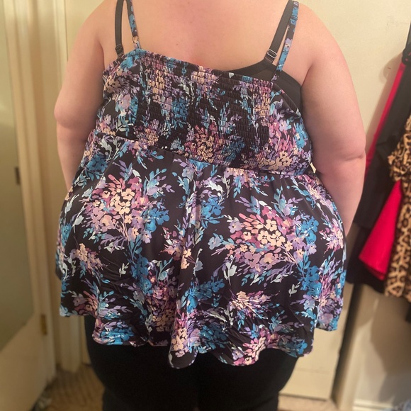 torrid Plus-Size Peplum V Neck Camisole, Floral, Size 6X - Picture 2 of 3